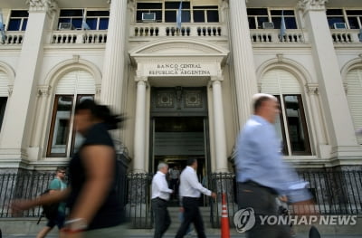 새로운 환율 계속 만들어내는 아르헨티나…혼선 가중