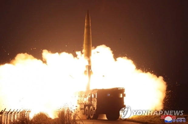 北, 심야 동시다발 도발…10여대 위협비행·미사일 발사(종합2보)