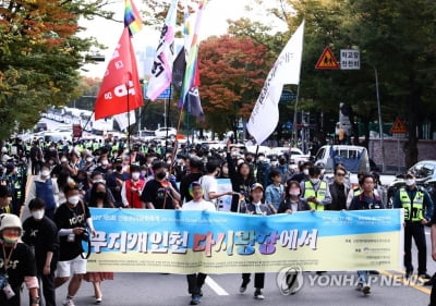 인천서 성 소수자 퀴어축제 …반대단체와 충돌 없어(종합)