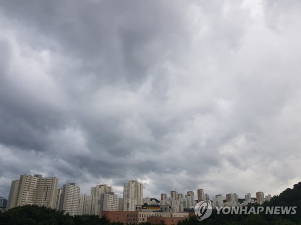 전국 대체로 흐리고 곳곳 빗방울…낮 최고 19∼25도