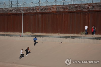 베네수 이민자 돕자더니…중간선거 앞둔 바이든, 즉시추방 발동