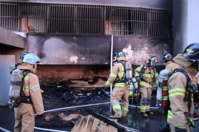부산 아파트 상가 옥상서 불…주민 30명 대피