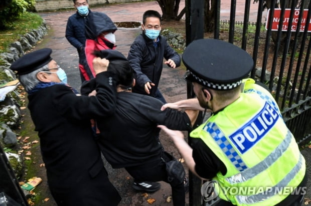 Diplomatic clash between the two countries over the assault on demonstrators at the Chinese consulate in the United Kingdom