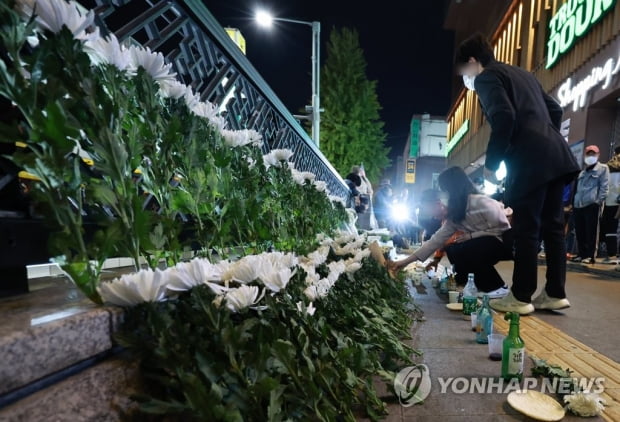 [이태원 참사] "시신 50구 날랐다" 업소 직원이 전한 아비규환 현장