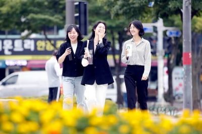 한국 마스크 언제벗나…방역당국 "내년 3월 벗을 수 있다"