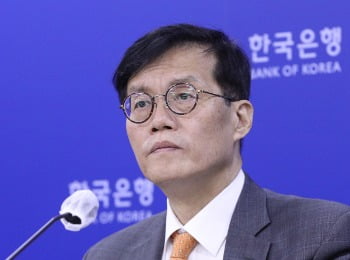 이창용 "부동산 급등·부채 확대가 금융불안 원인…금리인상 불가피"