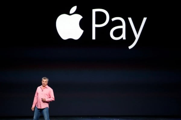 애플이 Apple Pay를 소개하고 있는 모습.(사진=로이터=연합뉴스)