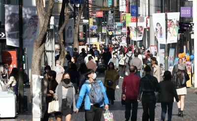 유동 인구·매출 증가…침체 겪던 명동 상권 '기지개'