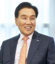 김지완 BNK금융 회장 사퇴키로…후임 CEO 선임 관심