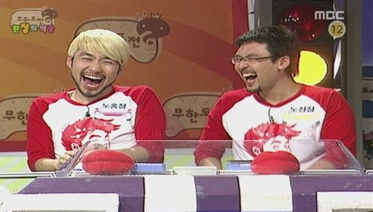 방송인 노홍철 씨와 형 노성철 교수가 2007년 MBC '무한도전'에 나란히 출연한 모습. 한경DB