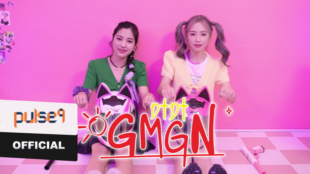 가상 걸그룹 이터니티의 네 번째 싱글 'DTDTGMGN' 뮤직비디오에 등장한 지우(왼쪽)과 함초롱. /펄스나인 제공