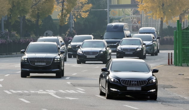 [포토] 윤 대통령, 한남동 관저 입주 사실상 완료…첫 출근길