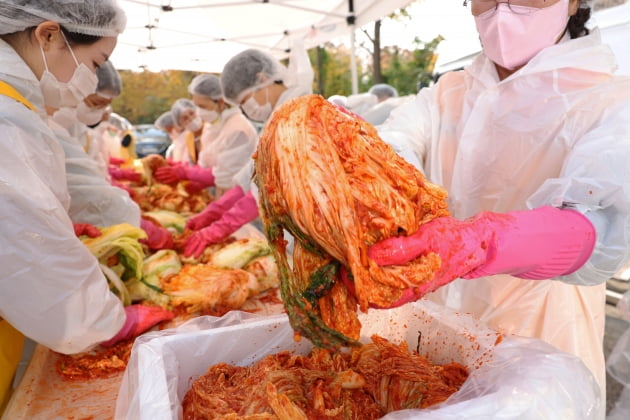 [포토] 대한적십자사, 고려아연과 함께 하는 김장 나눔 