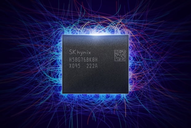 SK하이닉스가 최근 개발해 판매 중인 LPDDR 5X(저전력 더블 데이터 레이트 5X). ‘HKMG’ 공정을 도입해 전력 소비를 대폭 줄였다. SK하이닉스 제공