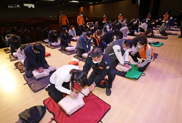 [포토] 한성대학교에서 열린 심폐소생술 교육