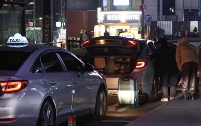 세금으로 택시 줄인다는 정부…국회 "택시대란 어쩌나"