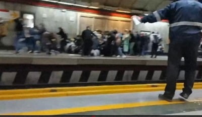 '지하철역 악몽' 총기 발포·여성 구타…무자비 이란 경찰 '공포'
