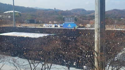 신천지, 결국 집회 열었다…신도 10만명 대구에 집결