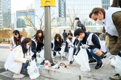 [포토] BAT로스만스, 임직원 ‘을지로 플로깅’ 진행