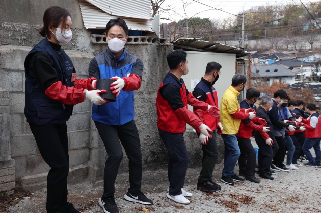 [포토] 금융권 합동 사랑의 연탄 나눔 행사