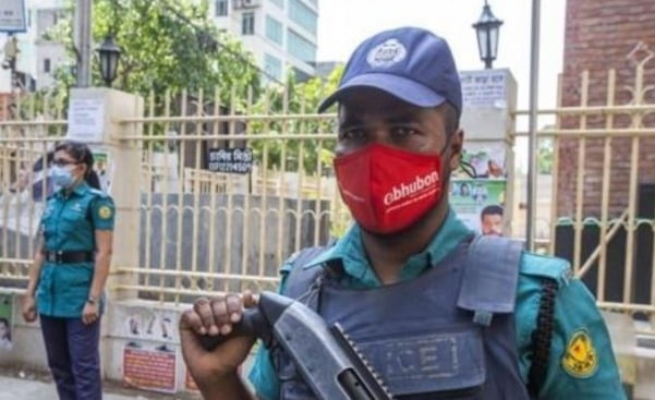 방글라데시 다카의 법원을 지키는 경찰. 기사 내용과는 무관함. /사진=연합뉴스 
