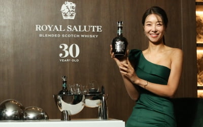 [포토] 로얄살루트의 새로운 하이엔드 컬렉션 '로얄살루트 30년'