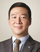 '계열사 부당 지원 혐의' SPC 차남 허희수 부사장 검찰 소환