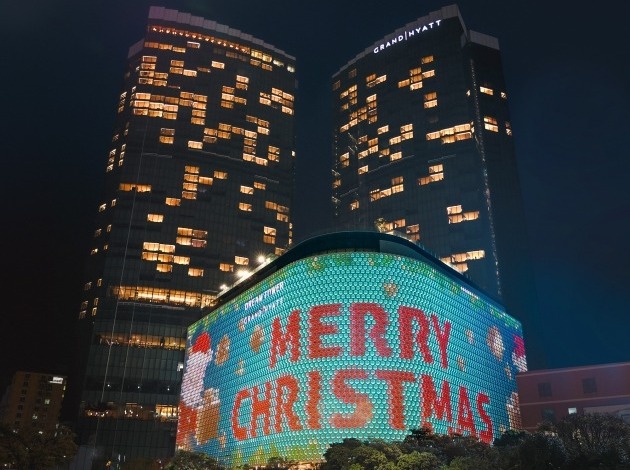 제주 드림타워를 밝힌 미디어아트 모습.