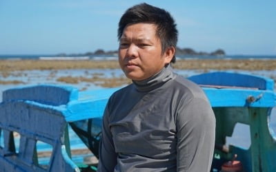 무인도서 닷새 만에 구조된 베트남 어부 9명…"달팽이 먹으며 버텨"