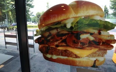 "맥도날드 햄버거 속 이물질" 항의…조사해보니 벌레 맞았다