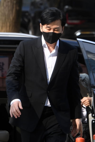 [포토] 보복 협박 혐의 법원 출석하는 양현석