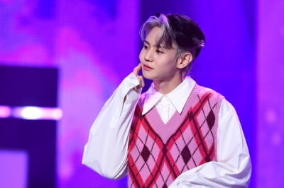 [포토] 하이라이트 양요섭, '귀엽게 볼을 콕'