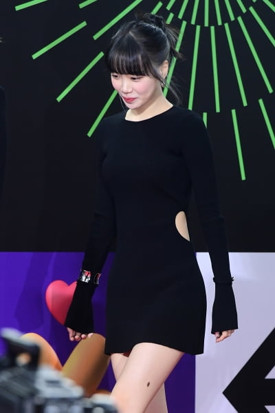 [포토] 르세라핌 김채원, '수줍은 미소로 등장' (MMA 2022)