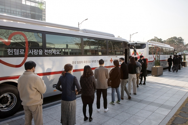 삼성, 대한적십자사에 신규 '헌혈버스' 4대 전달