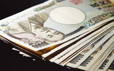엔화 추락은 '킹달러' 탓? 고장난 일본 경제가 더 문제다