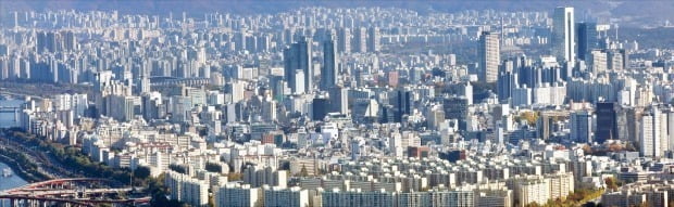 Apartamentos ao redor de Gangnam vistos de Namsan em Seul / Repórter Kim Bum Joon 