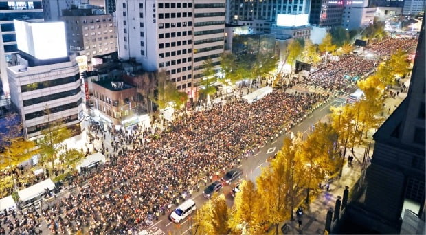 [포토] 또다시 몰려나온 ‘촛불’ 