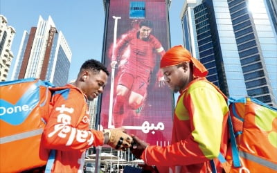 [포토] 카타르 월드컵 D-6…도하 빌딩 장식한 손흥민