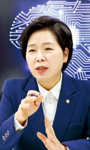 양향자 "반도체특별法 한발도 못나가…野, 국가미래 매장하는 매국노"