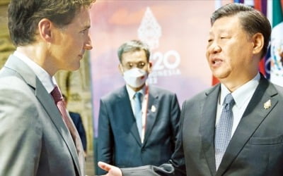  캐나다 총리에게 따지는 시진핑 “대화 공개 부적절”