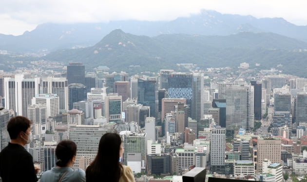 남산에서 내려다 본 서울 시내 기업체 건물들.[한국경제]