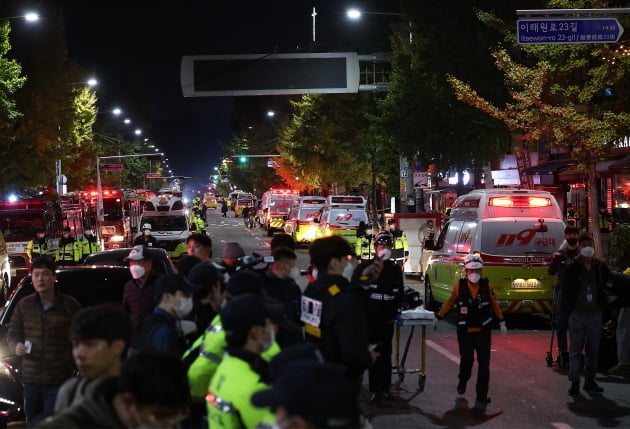 10월 30일 오전 서울 용산구 이태원 핼러윈 인명사고 현장에 구급차가 모여있다. 사진=연합뉴스