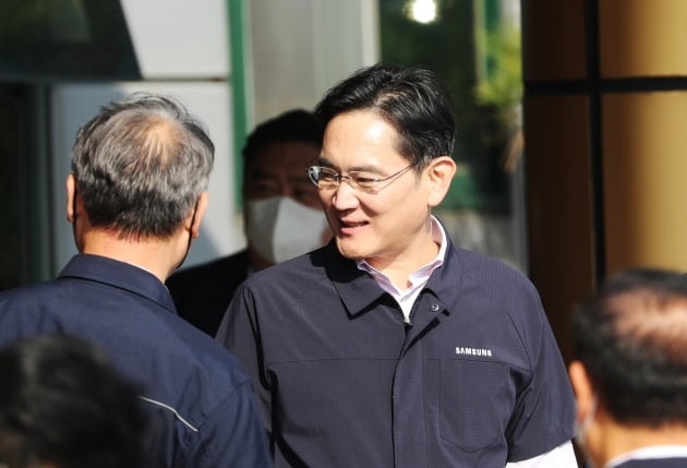 이재용 삼성전자 회장이 10월 28일 광주 광산구 평동산업단지에 있는 삼성전자 협력회사를 방문했다. 사진=연합뉴스