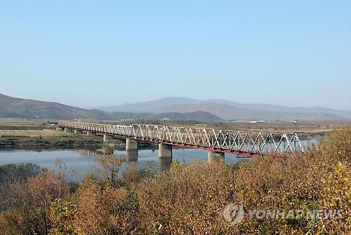 北·러 철도운송 재개…'김정은 백마' 같은 종 30마리 실어(종합)