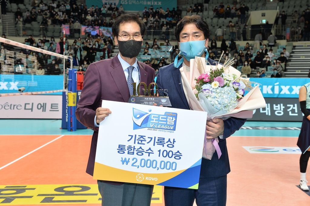 '여자배구 4번째 100승' 차상현 감독 "상금은 선수단 위해"