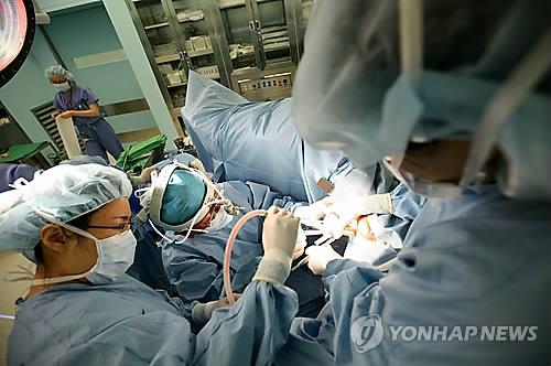 대장내시경, 국가 대장암 검진 기본검사로 채택 추진