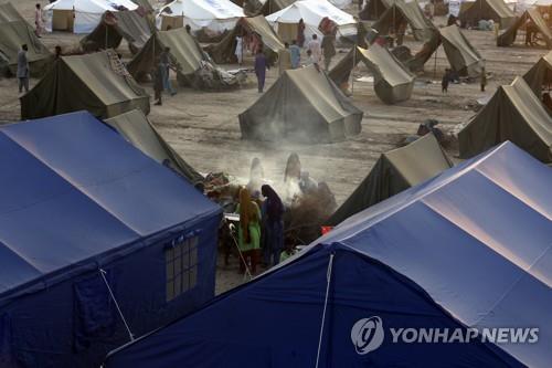 '대홍수' 파키스탄 총리 "채무 구제 필요·기후변화 보상 추진"