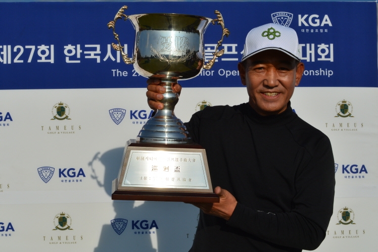 김종덕, 한국시니어오픈 골프선수권 우승…2년 연속 상금왕