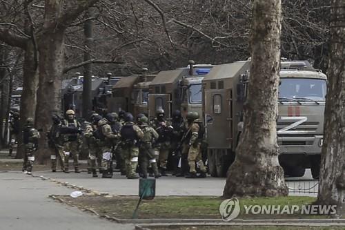 러, 헤르손서 철수…신중론 젤렌스키 "조심스럽게 움직일 것"(종합2보)