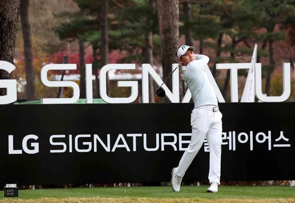 54홀 최소타 한승수, 2년 만에 정상 예약…KPGA 최종전 3R 선두